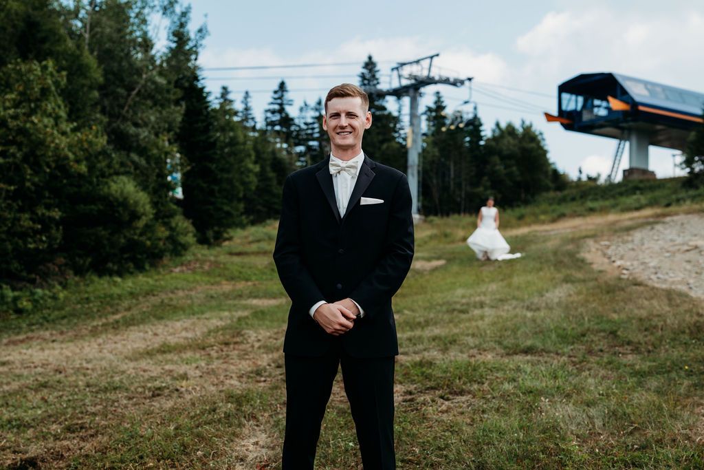 groom waiting for bride