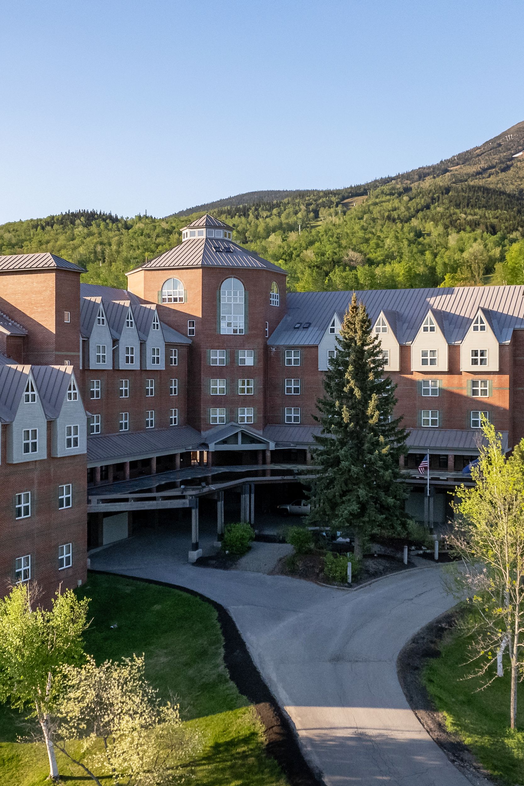 Sugarloaf Mountain Hotel in Summer Bloom