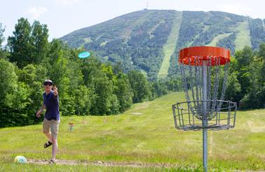 Player throwing disc golf