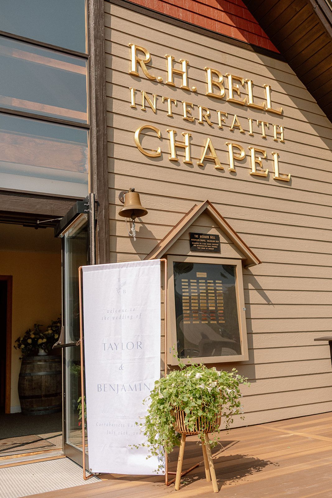 Exterior entryway with sign