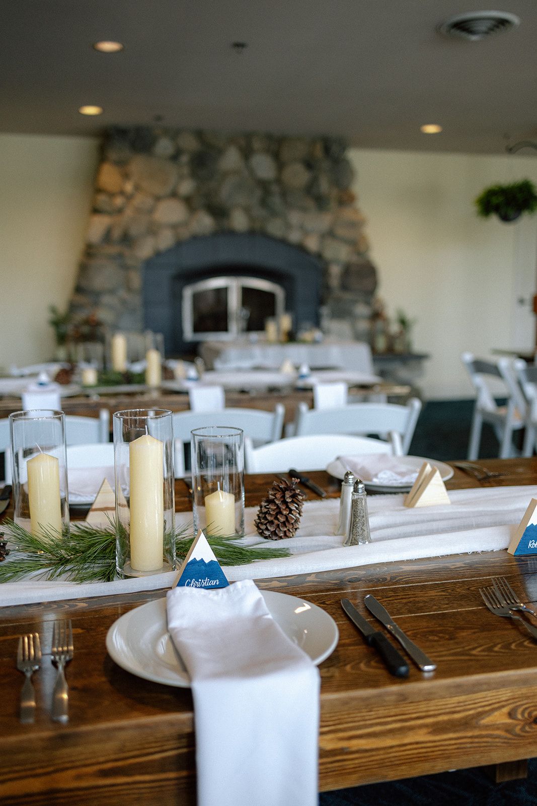 Stroke bar and grille tablescape
