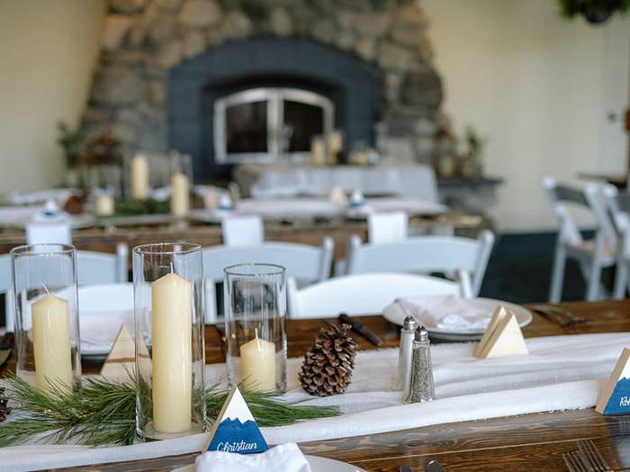 Stroke bar and grille tablescape