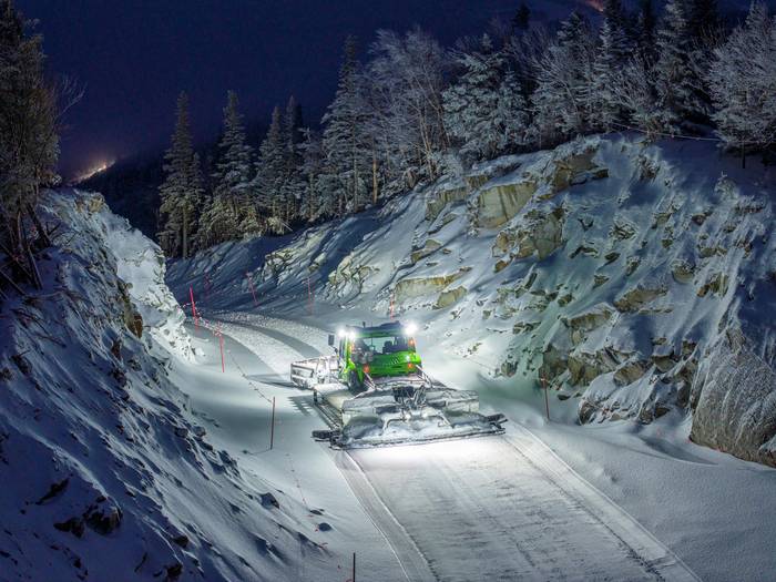Groomer at night on West Mountain