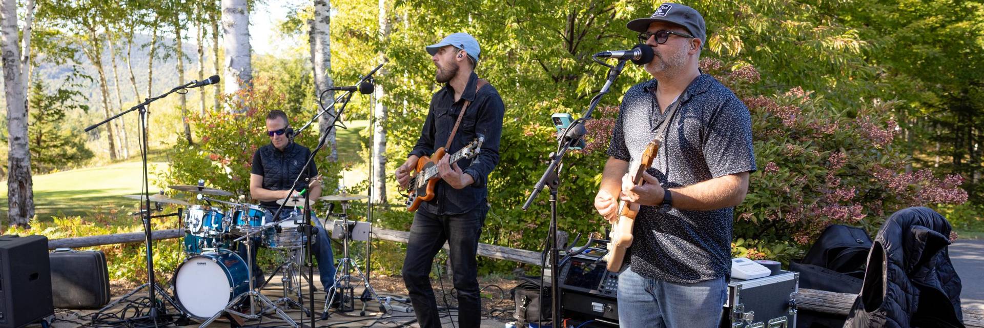 Musicians on outdoor patio