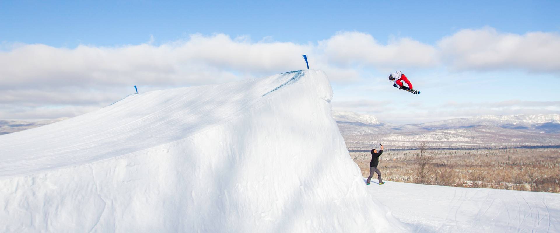 Air and Après jump in daylight