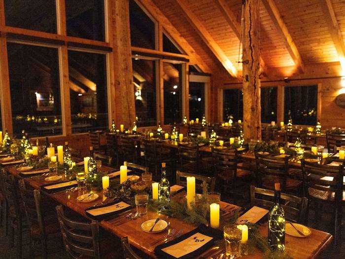 Bullwinkle's at night decor
