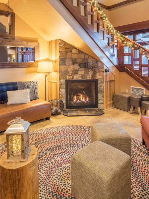 Hotel front lobby with fireplace