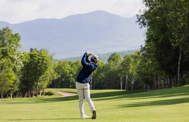 Golder swinging club
