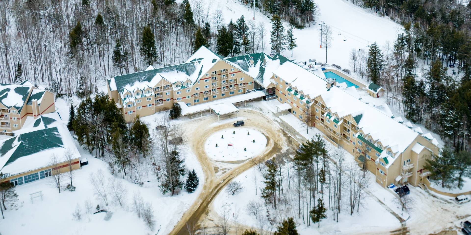 The outside grand entrance to the Grand Summit Hotel at Sunday River Resort in the summer.
