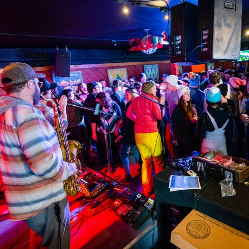 People listening and dancing to music at the Foggy Goggle at Sunday River.