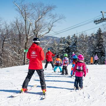 A SnowSports instructor at Sunday River giving a ski lesson.