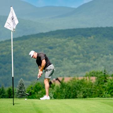 A person putting at Sunday River Golf Club.