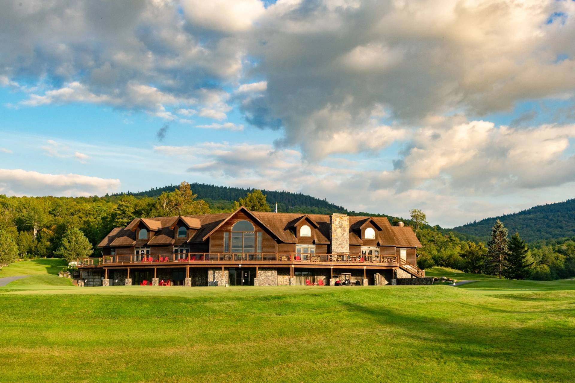 The exterior view of the grand Sunday River Golf Club Clubhouse.