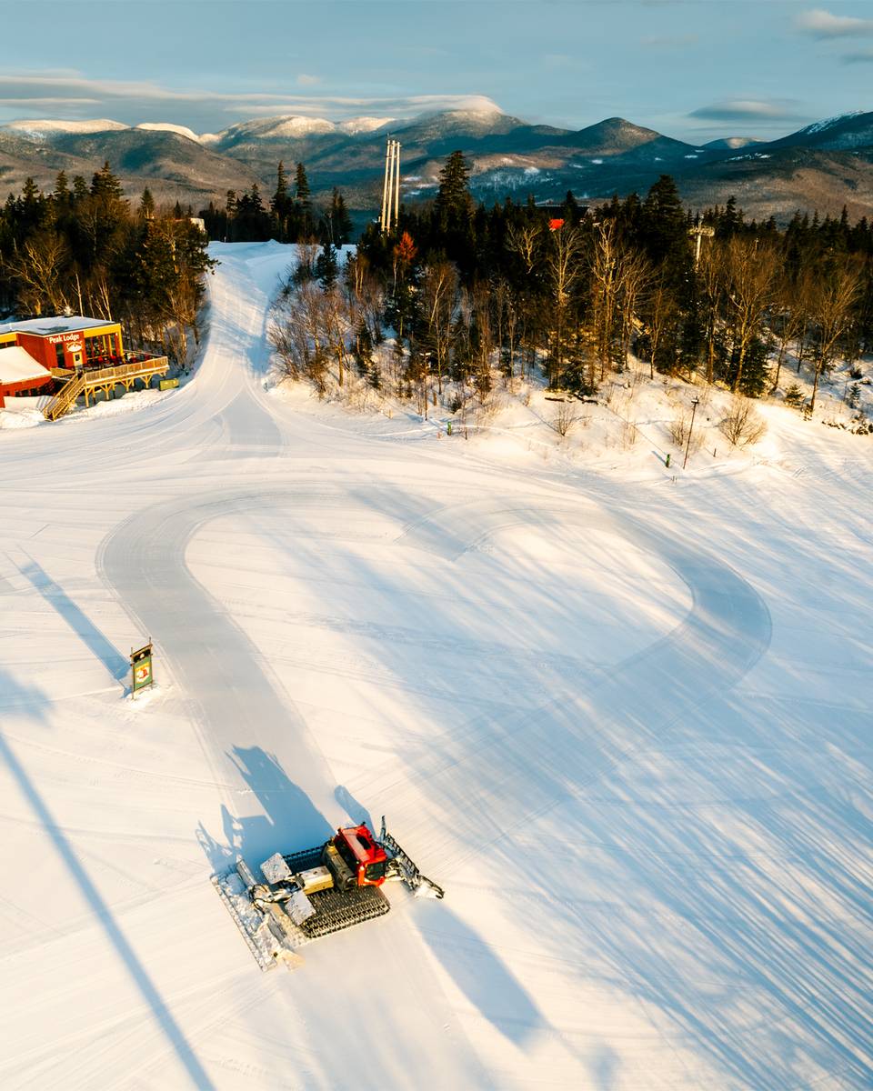 A groomer with a heart in the snow