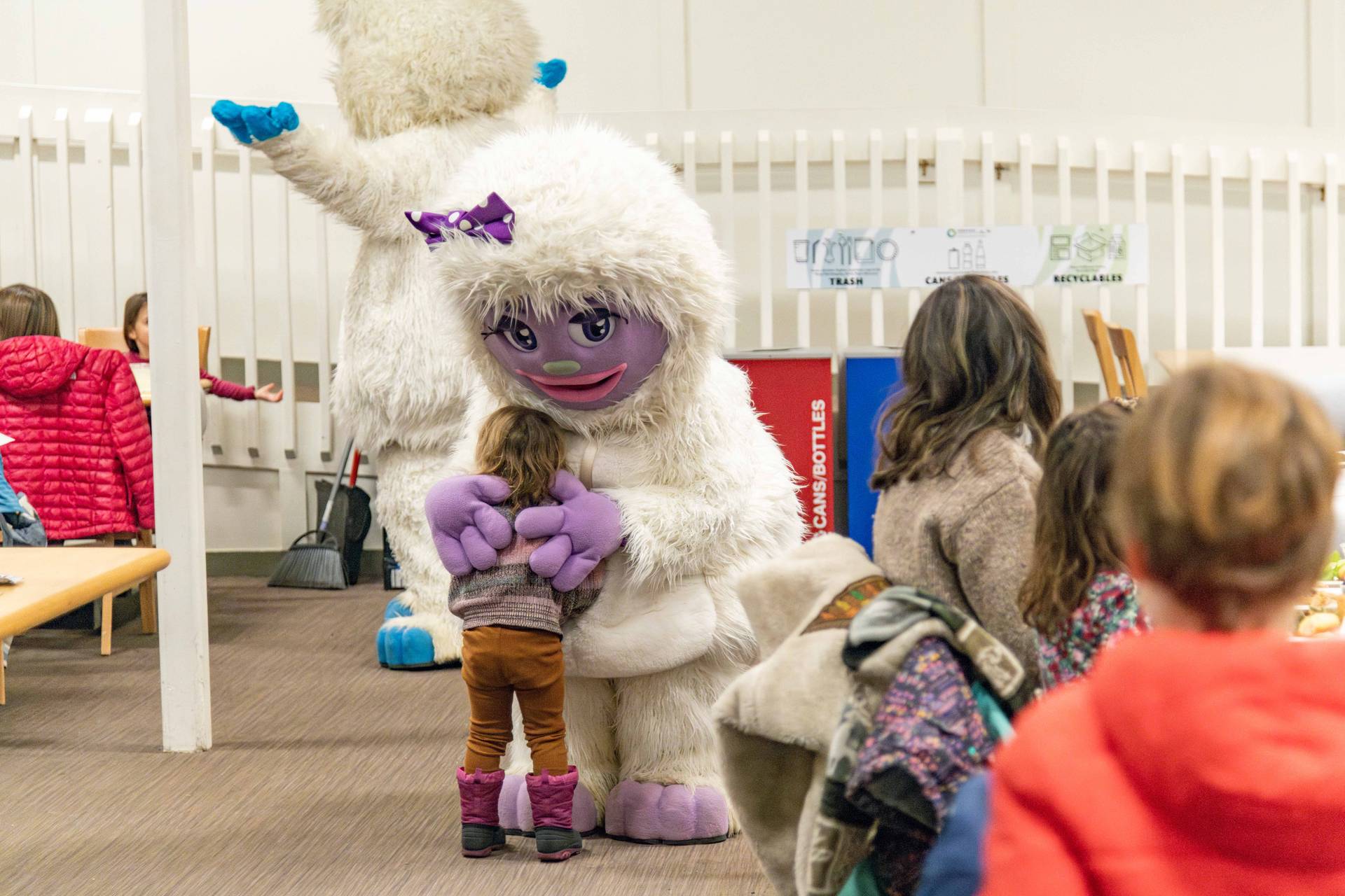 Kids lining up to meet Eddy and Betty the Yetis.