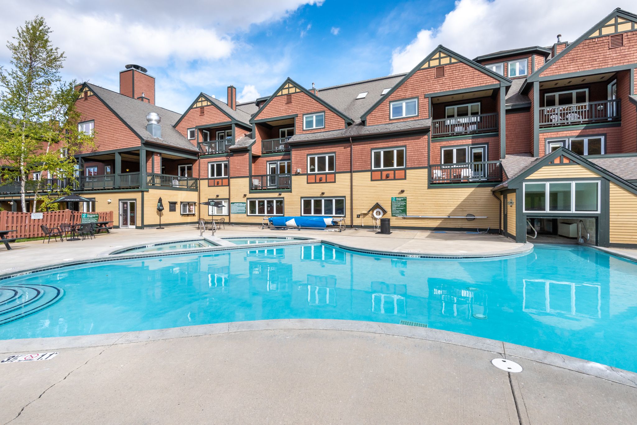The pool at the Jordan Hotel at Sunday River.