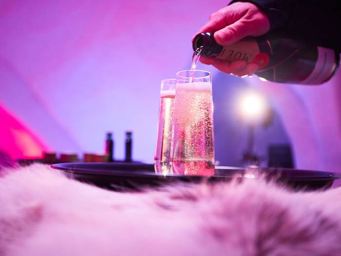 Champagne pouring at The Igloo at Sunday River.