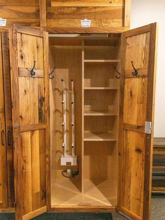 8 Peaks lockers opened to see what's inside at Sunday River.