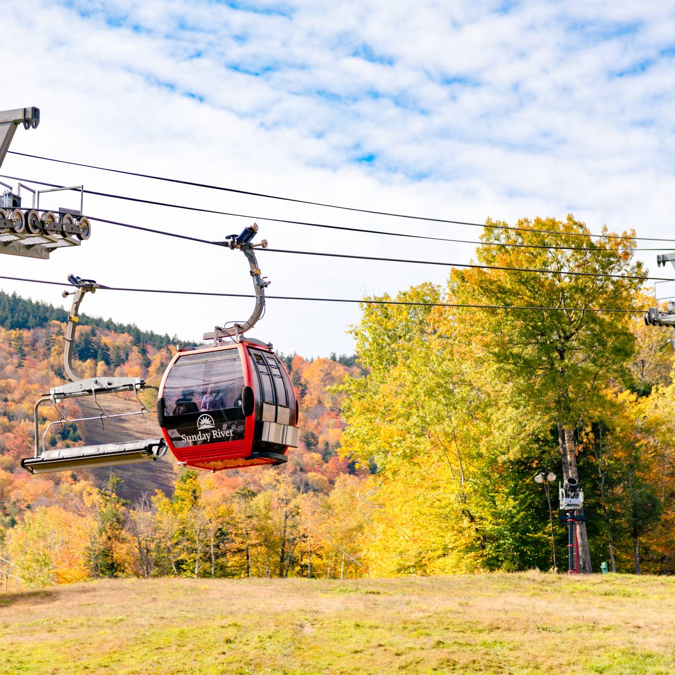 The Chondola at Sunday River in the fall with scenic lift rides.