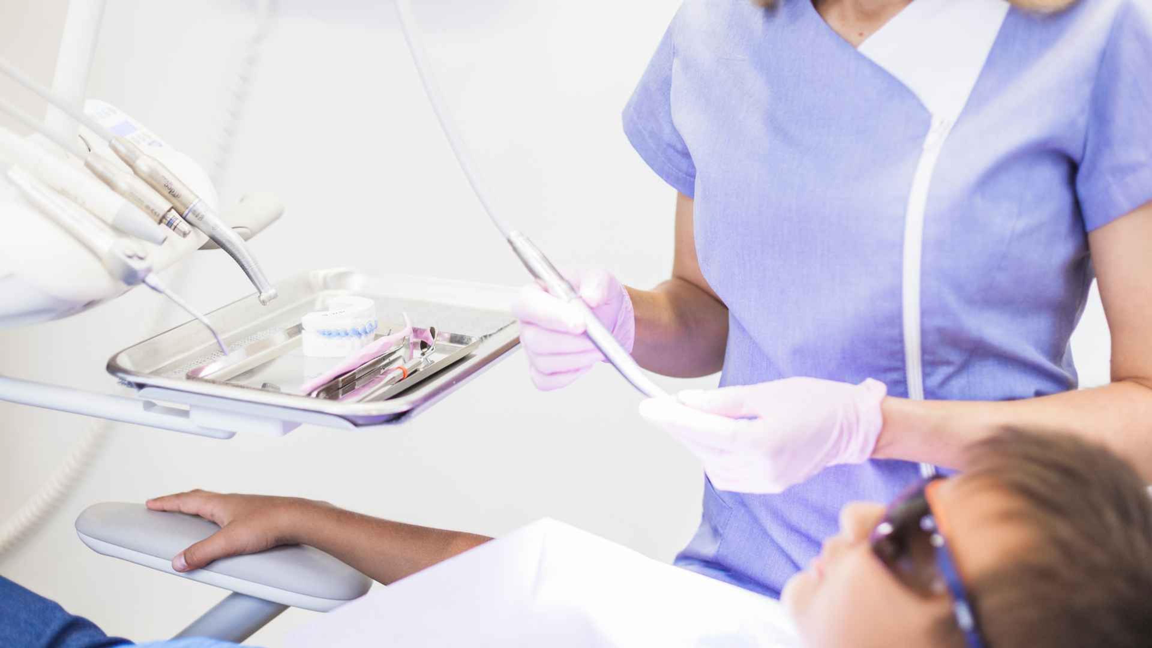Cómo empaquetar servicios dentales para atraer más pacientes