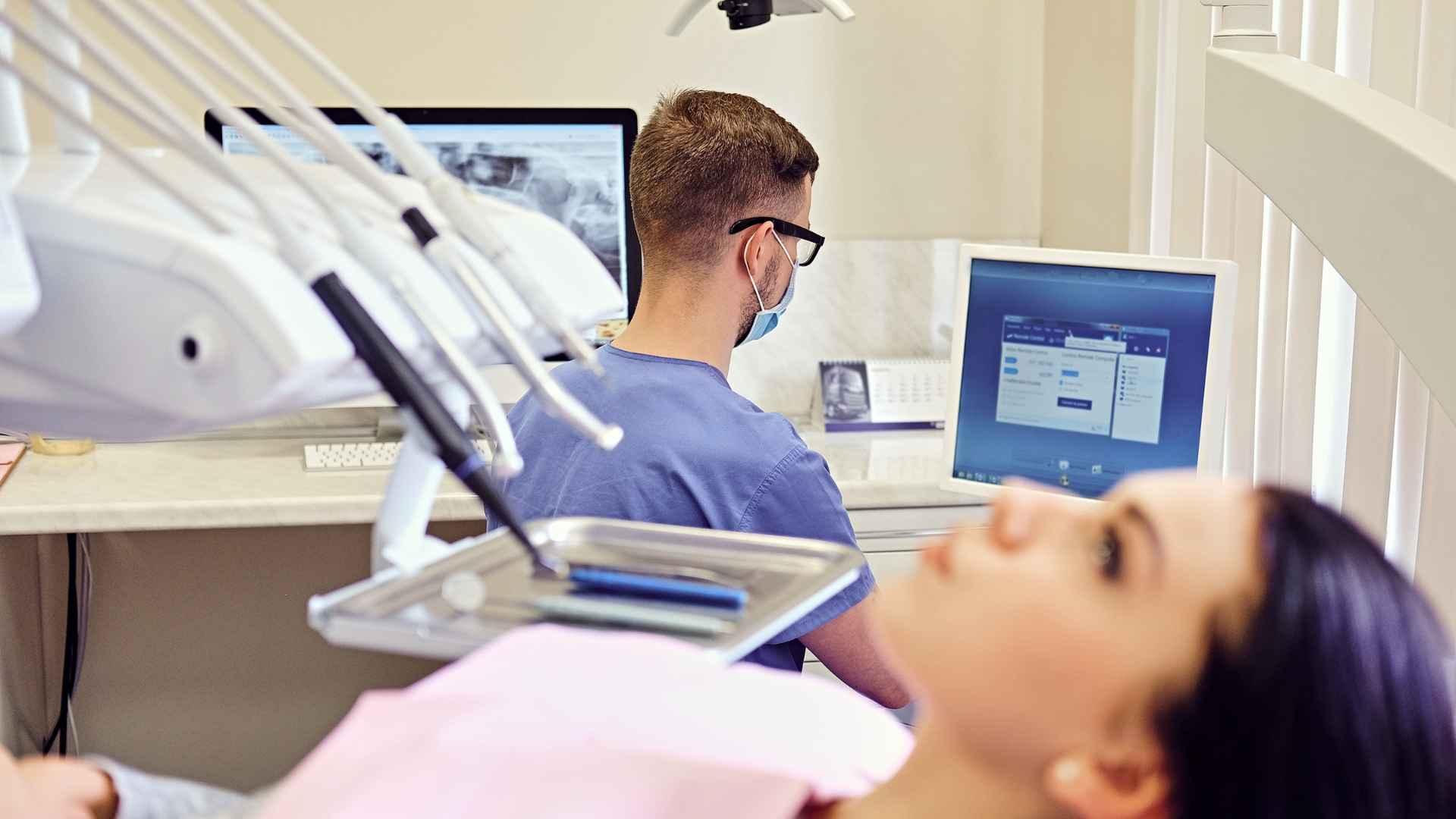 ¿Cómo elegir un software dental que cumpla normativas colombianas?