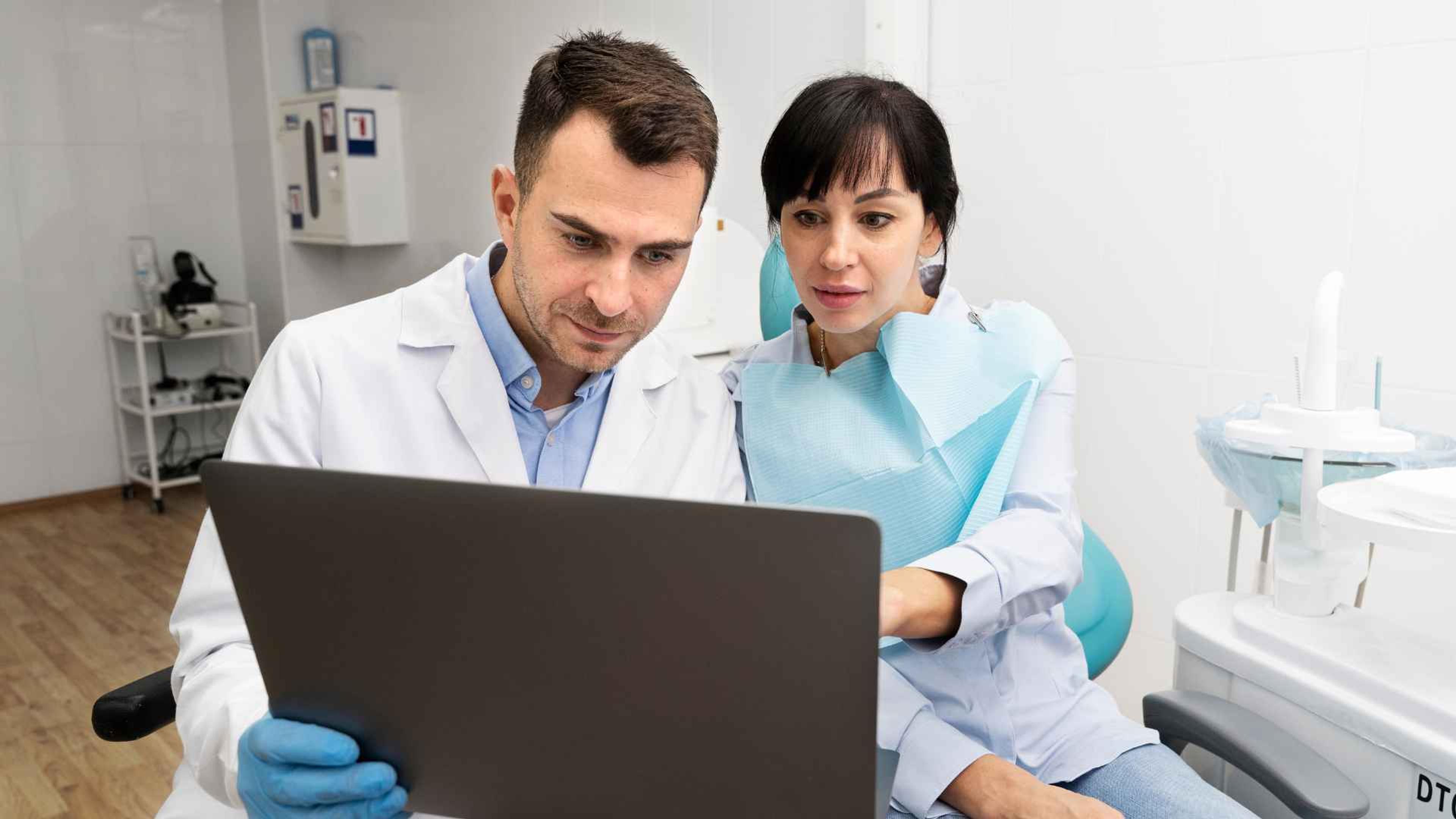 Cómo elegir el mejor CRM para tu clínica dental