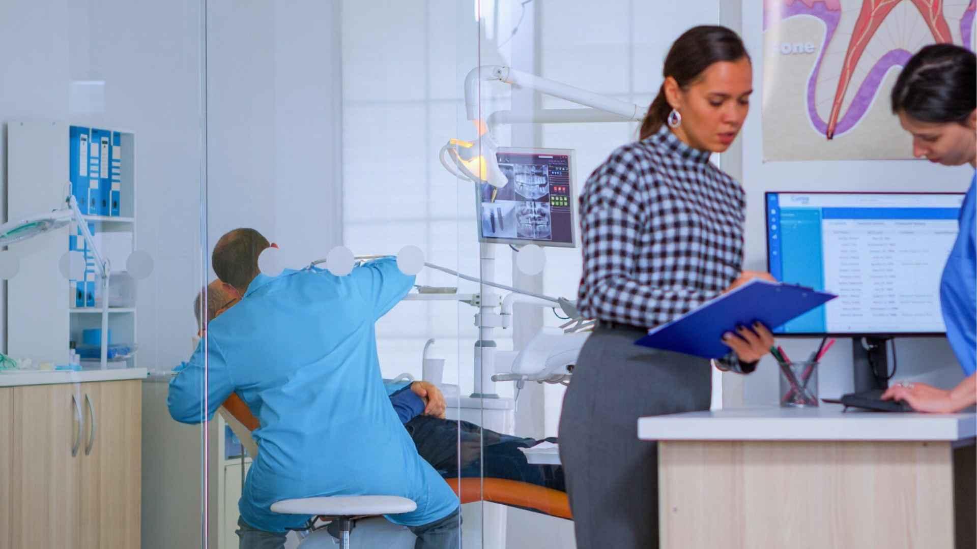 Centro de costos: Qué es y cómo implementarlo en clínicas dentales