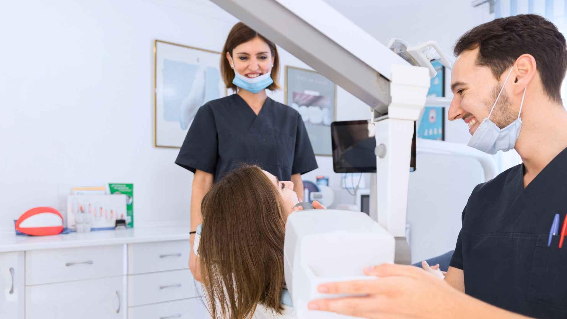 Cómo decorar las paredes de tu consultorio dental: Ideas para lograr un ambiente acogedor