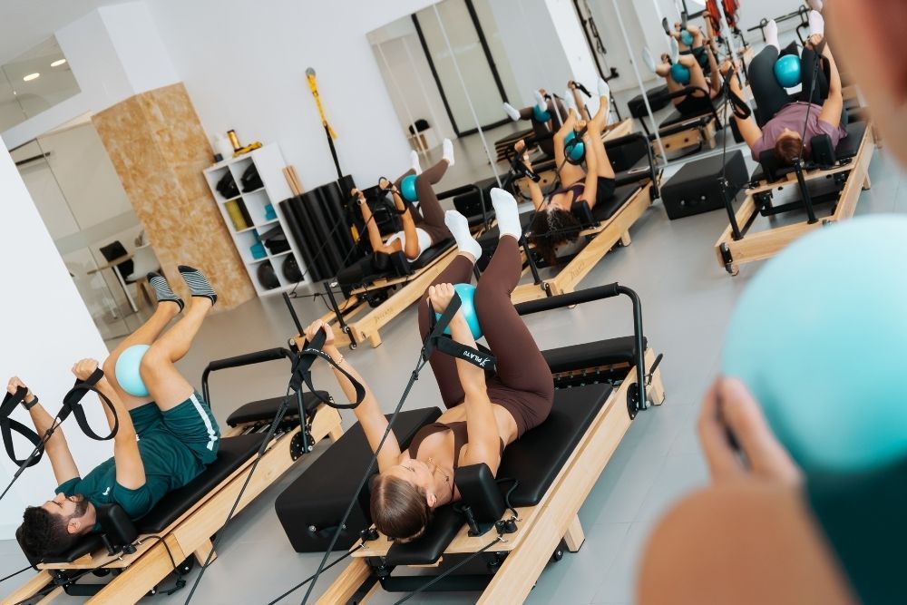 Para qué es bueno el pilates con máquinas | Clínica Recupérate