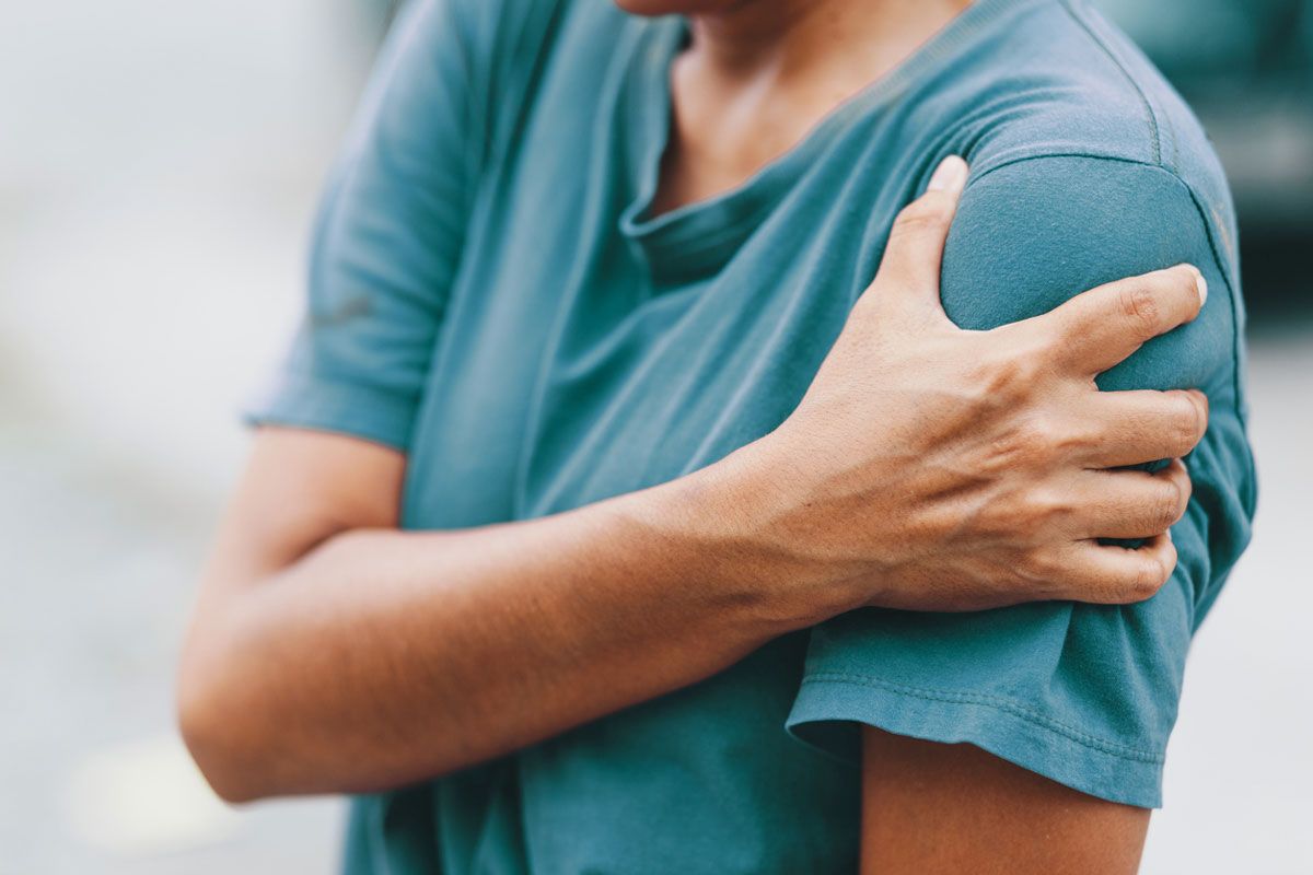 ¿Dolor en el hombro? Conoce los síntomas de la tendinitis del supraespinoso | Clínica Recupérate en Salamanca