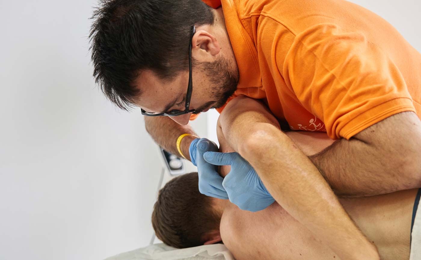 Técnicas de osteopatía en Salamanca — terapia manual en Clínica Recupérate