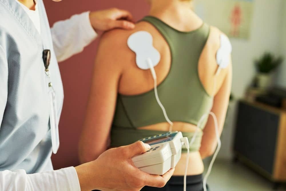 Aparato de corrientes en fisioterapia: usos, beneficios y aplicaciones terapéuticas | Clínica Recupérate en Salamanca