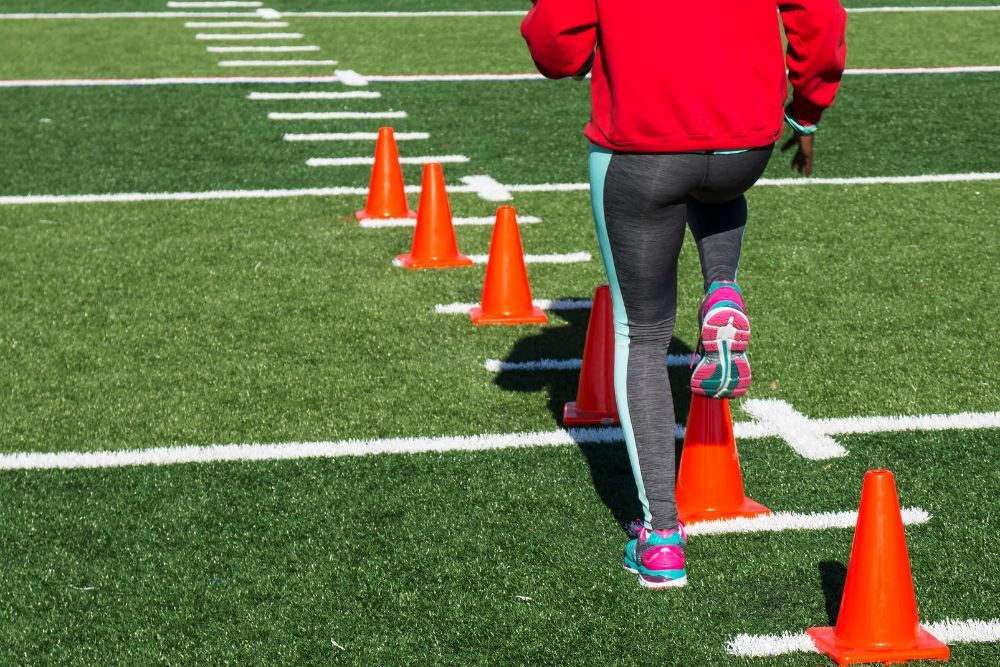 Cómo mejorar el rendimiento físico en el fútbol: Ejercicios, entrenamiento personal y nutrición | Clínica Recupérate en Salamanca