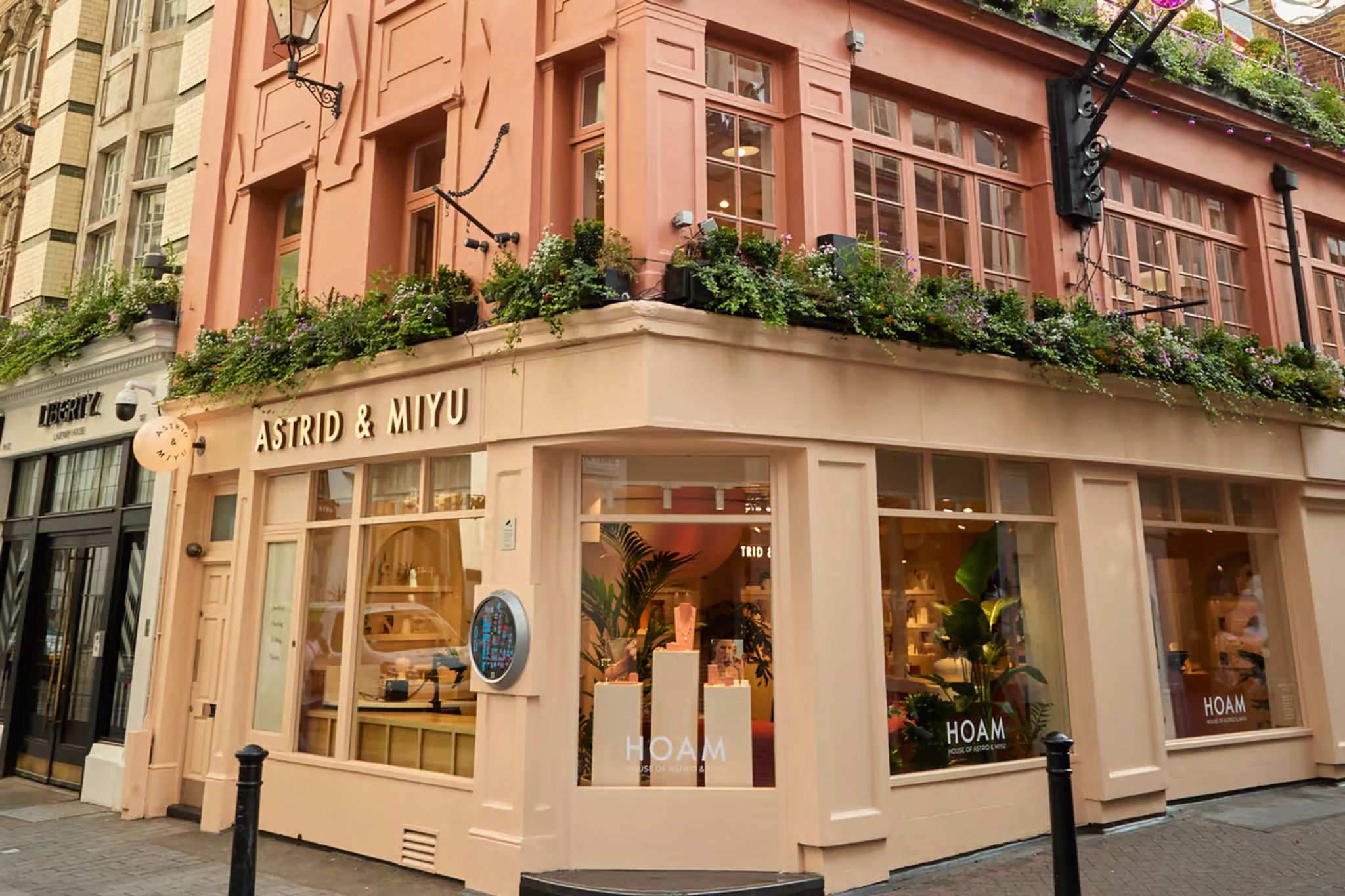 House of Astrid & Miyu