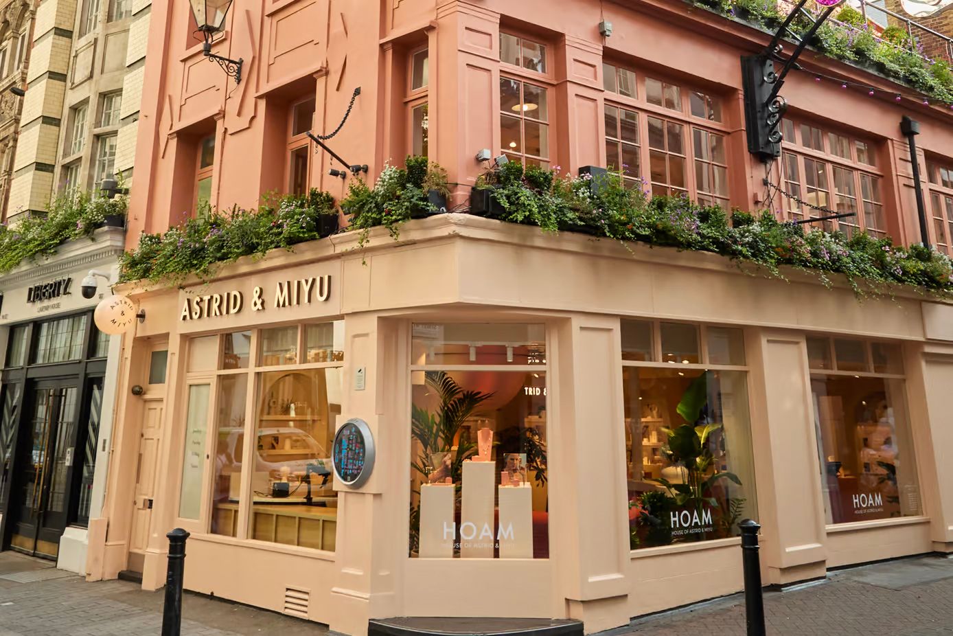 House of Astrid & Miyu