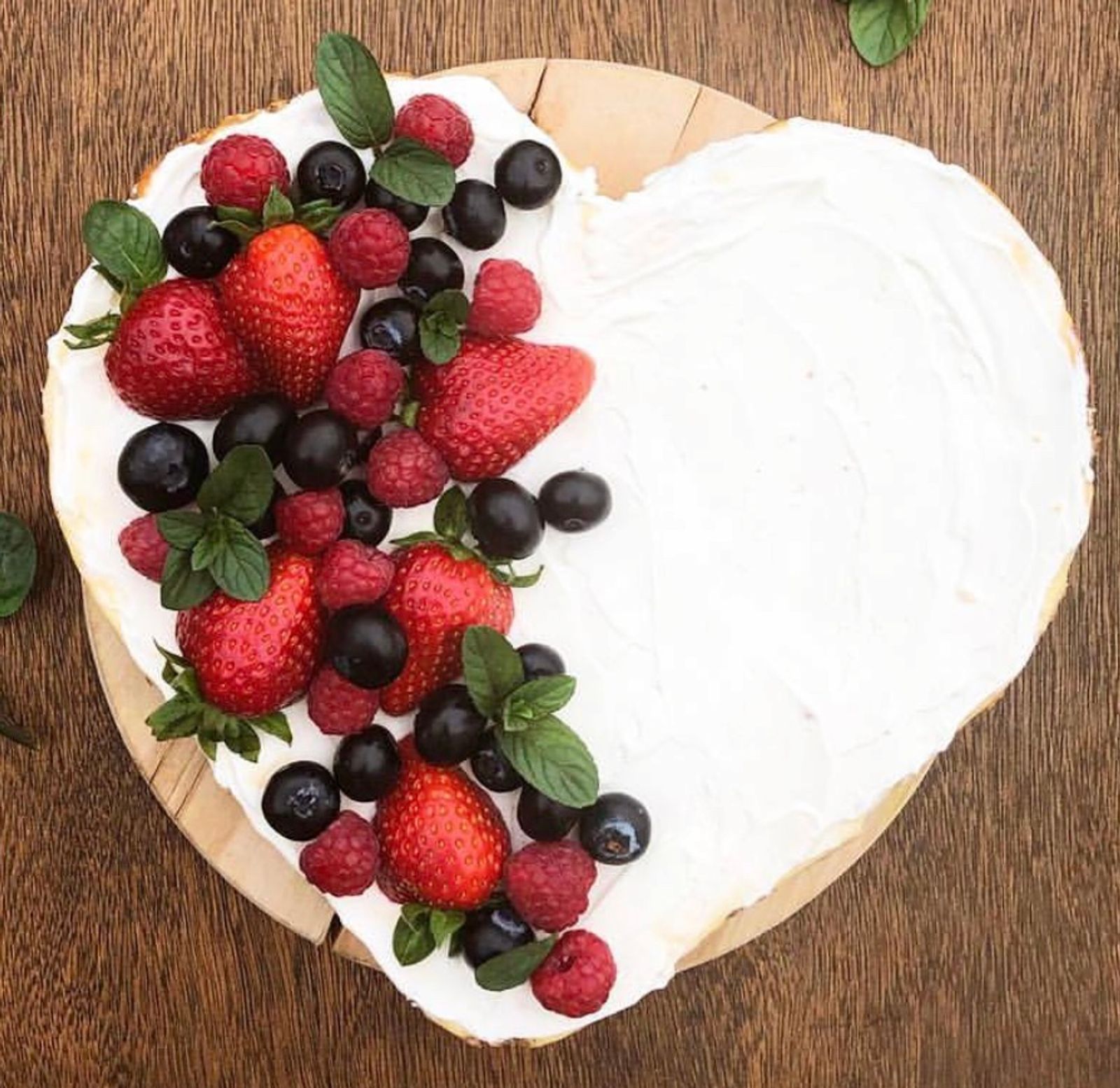 Grand Berry Chantilly Cake