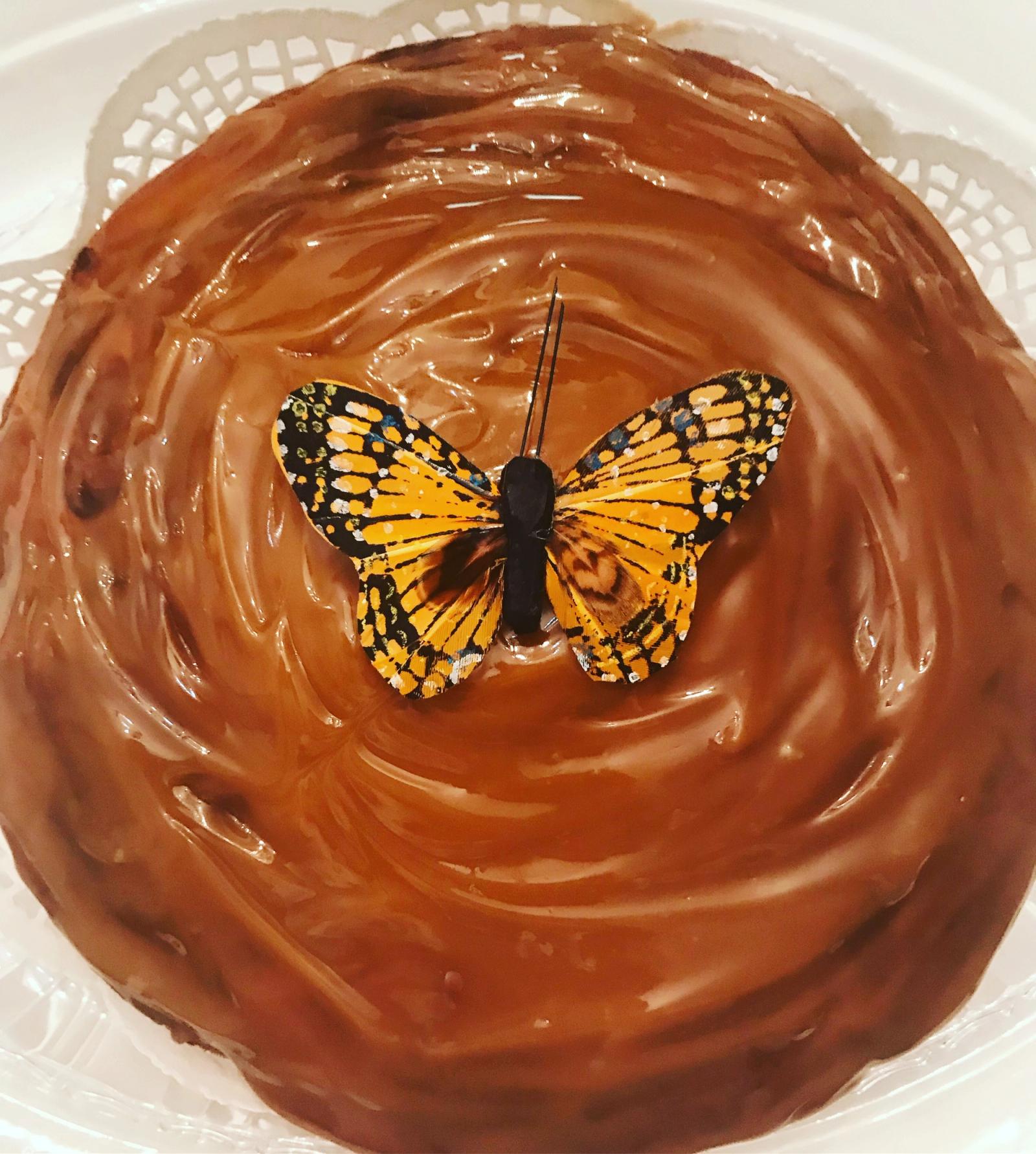 Caramelo Swirl Cake