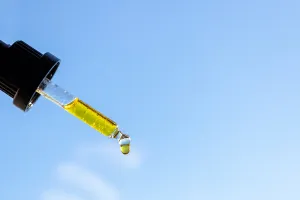 CBD-Dosierung: So findest du die richtige Dosis für Tropfen, Öl und Kapseln