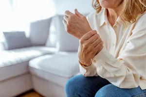 Cannabis bei chronischen Schmerzen: Wie THC und CBD Schmerzen lindern
