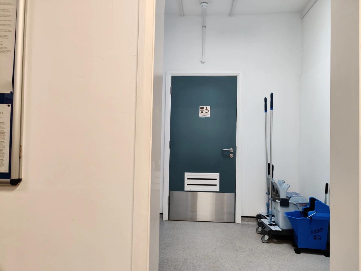 This is the bathroom… To the left is the men’s, then round the corner, the women’s.