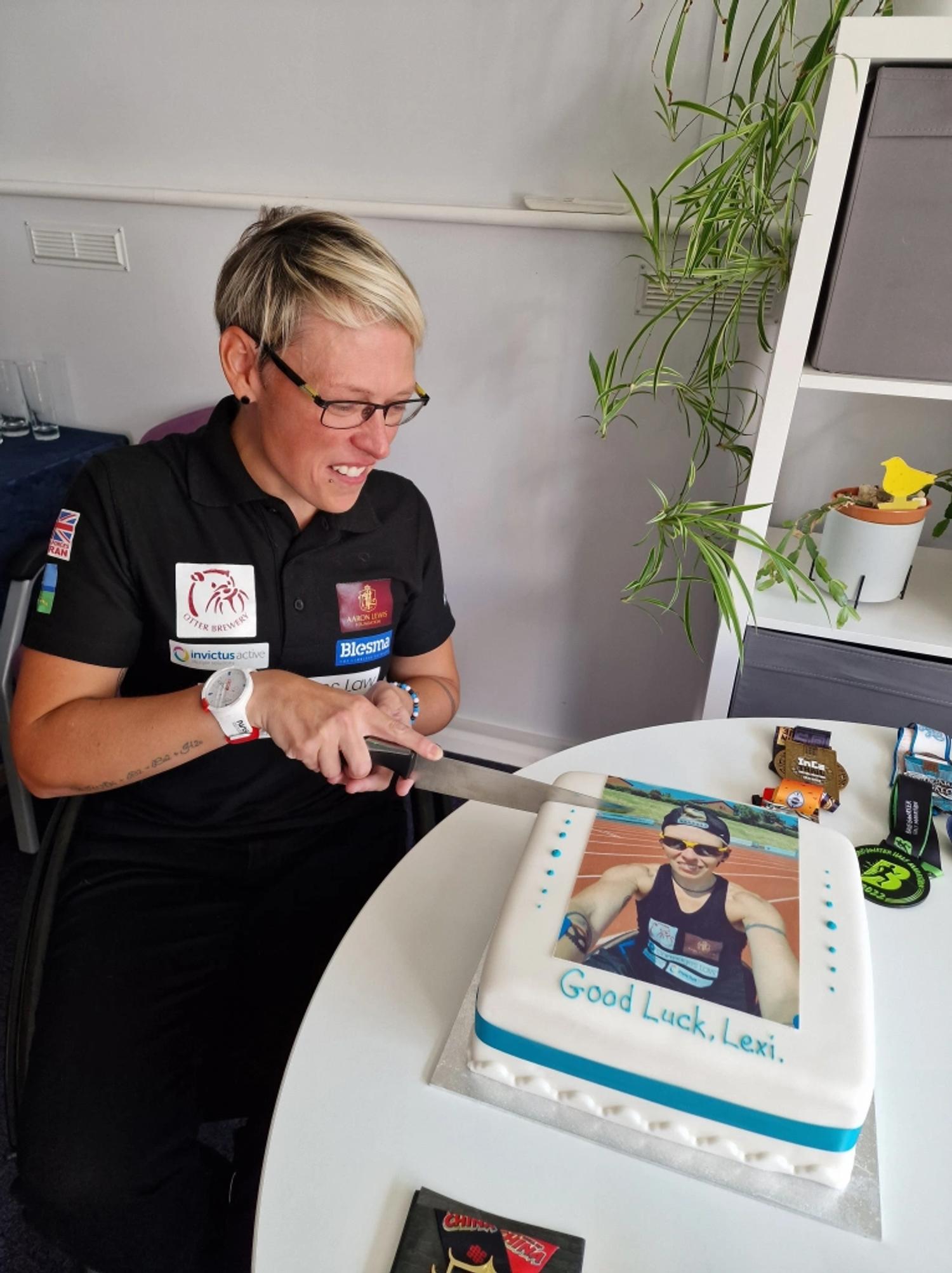 lexi cutting cake