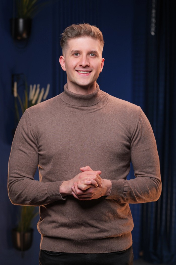 Korneliusz z zespolu AdWise