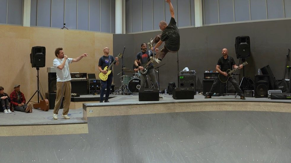Image pour l'article Blown : vidéo du titre Give it all away, tournée dans un skatepark
