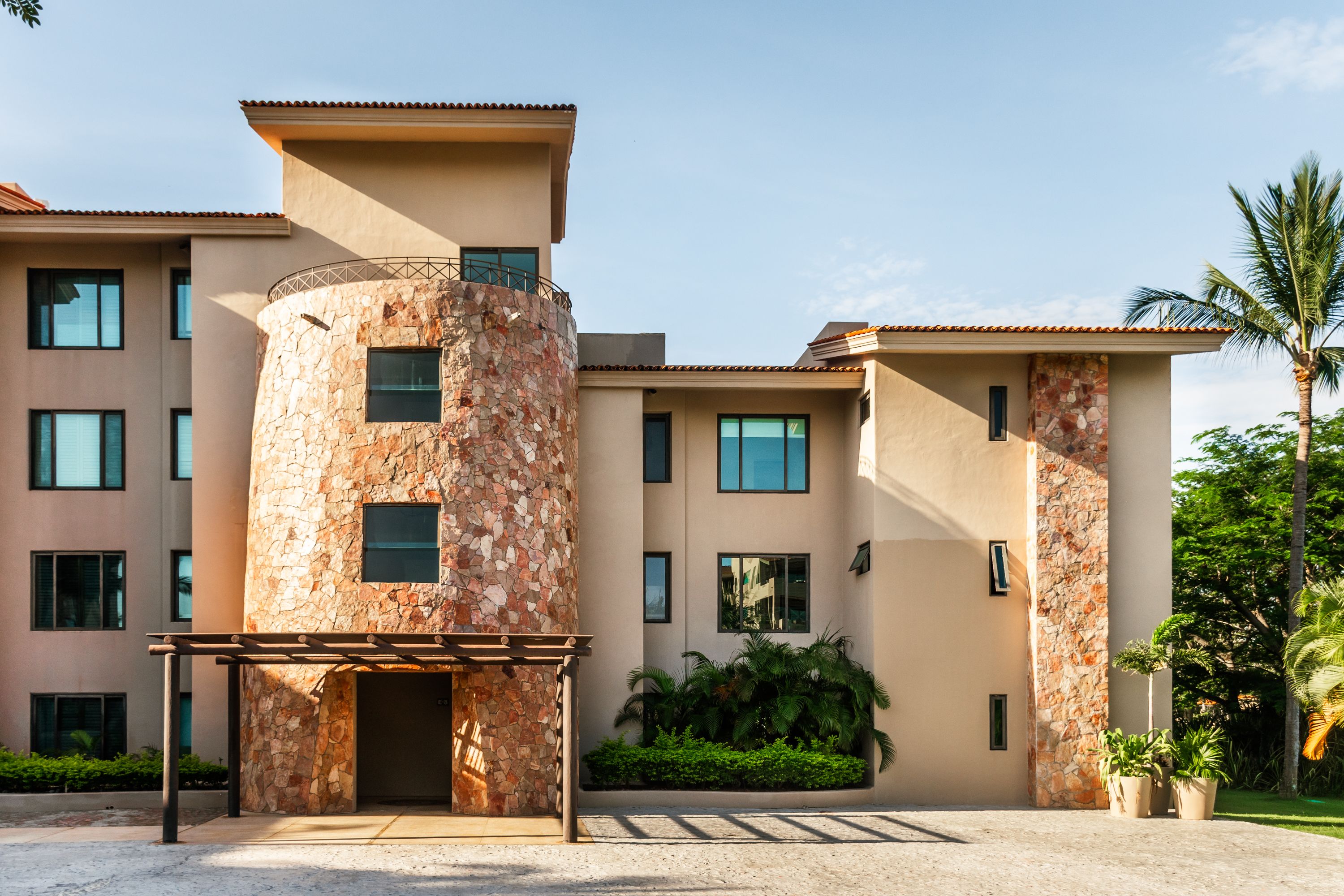 801 Hacienda