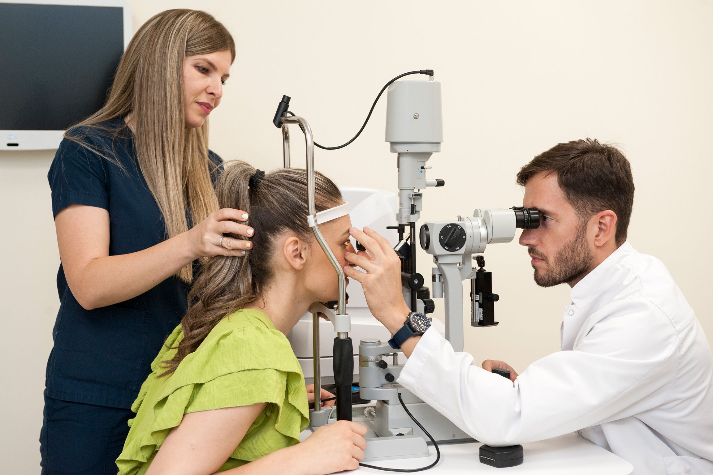 The doctor examines a patient with the assistance of the nurse