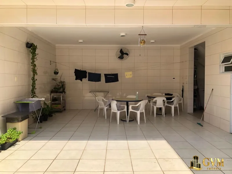 Ambiente do imóvel Sobrado com 4 suítes, 7 vagas de garagem , no Boqueirão, Praia Grande, SP.