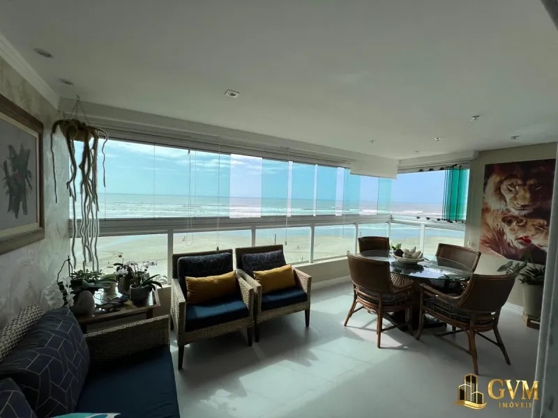 Interior do imóvel Apartamento, 3 dormitórios frente mar