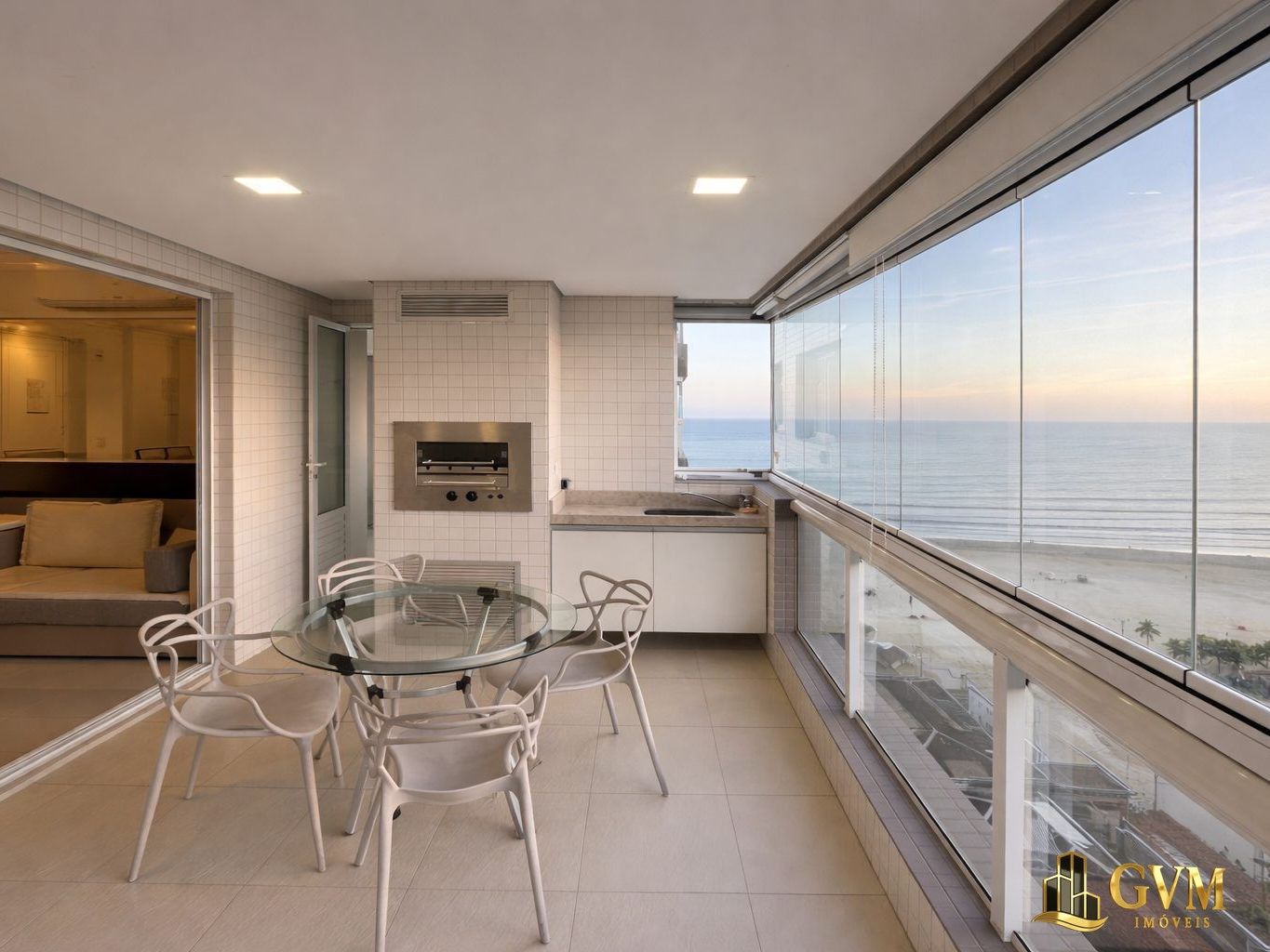 Foto 3 do imóvel Apartamento frente mar de 3 quartos á venda no Canto do Forte em Praia Grande