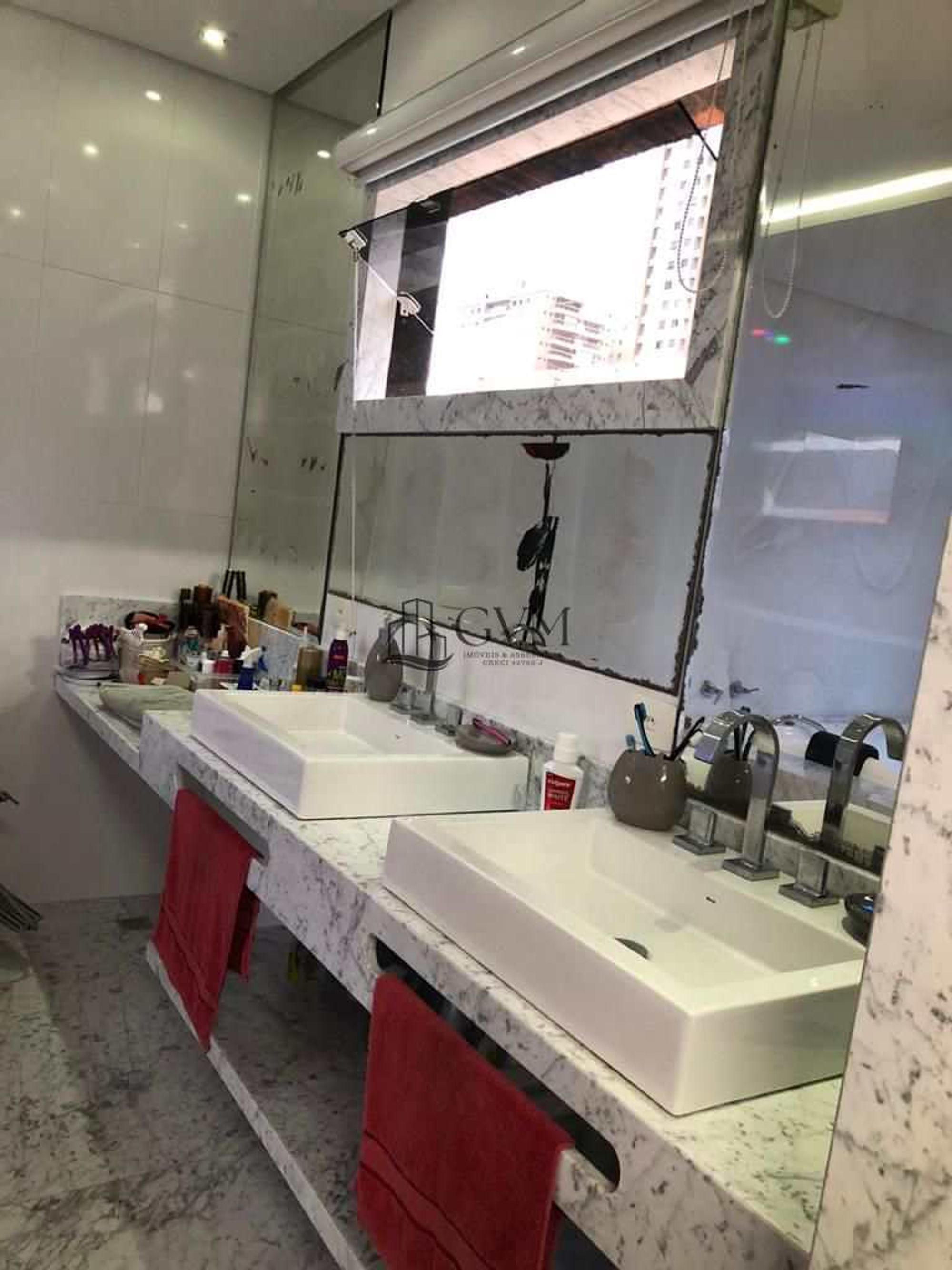 Foto 7 do imóvel Sobrado com 4 suítes, 7 vagas de garagem , no Boqueirão, Praia Grande, SP.