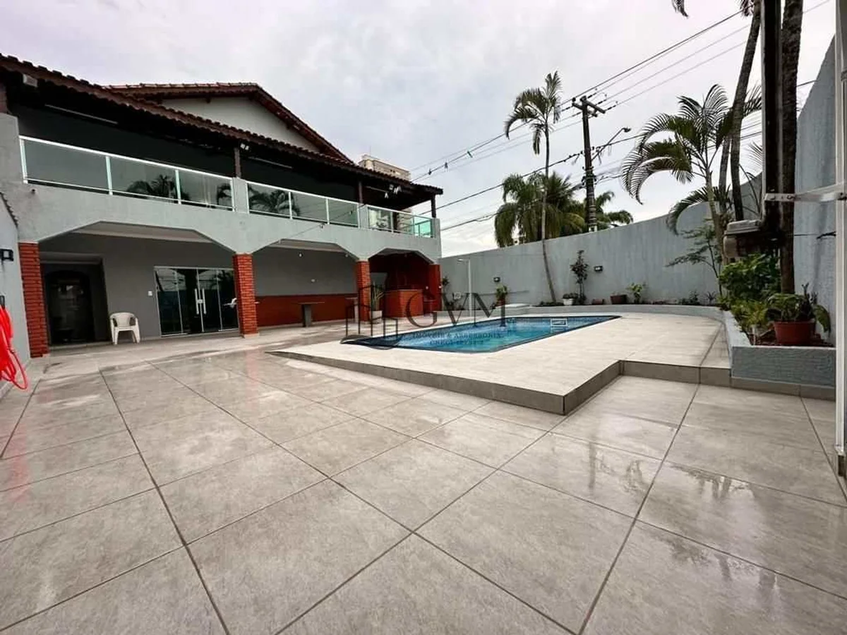 Foto principal do imóvel Casa de 4 quartos sendo três suítes, na Vila Assunção, Praia Grande, SP. em Tupi
